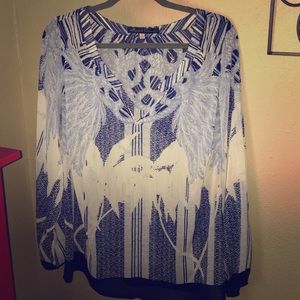 1x Long sleeve blouse.