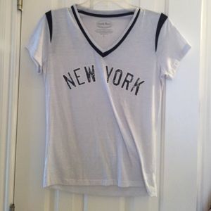 NEW YORK YANKEES  women's cut large tshirt ⚾️