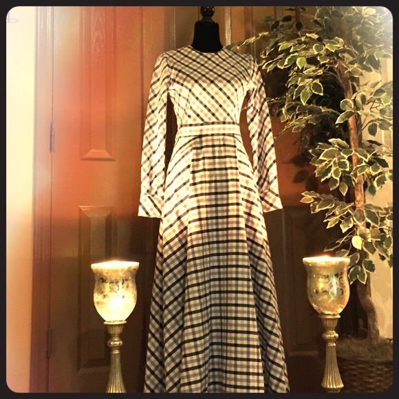 Long classic maxi dress.