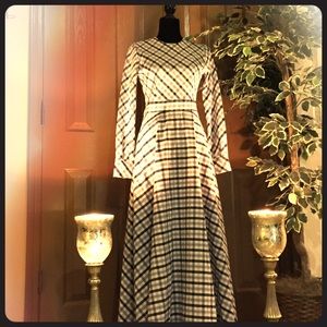 Long classic maxi dress.