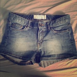 H&M medium wash jean shorts