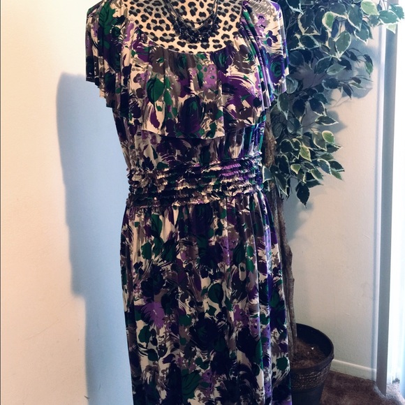 🚫 SOLD 🚫ELLE Long Floral Dress With Ruffles - Picture 2 of 4