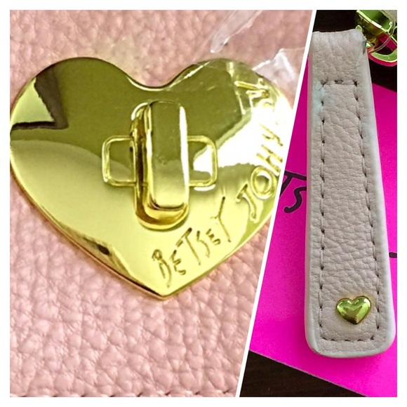 Betsey Johnson zip around - Picture 3 of 4