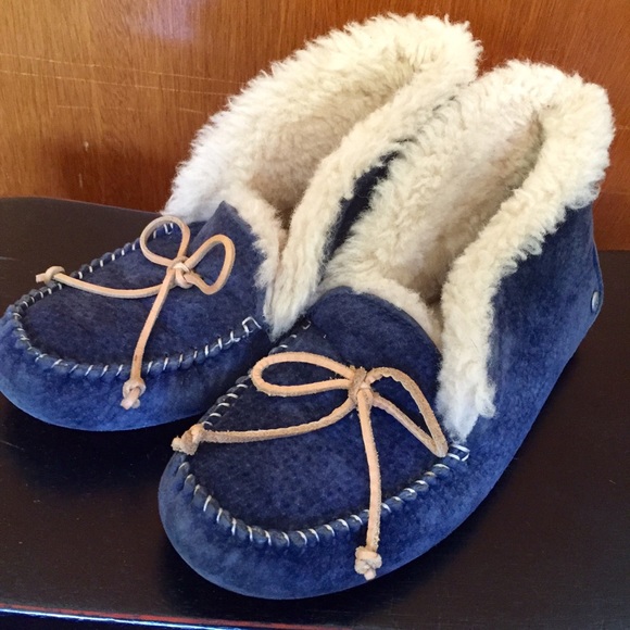 navy blue ugg slippers 73 ugg shoes ugg australia alena slippers size 6 in navy blue ugg slippers 73 ugg shoes ugg australia alena slippers size 6 in