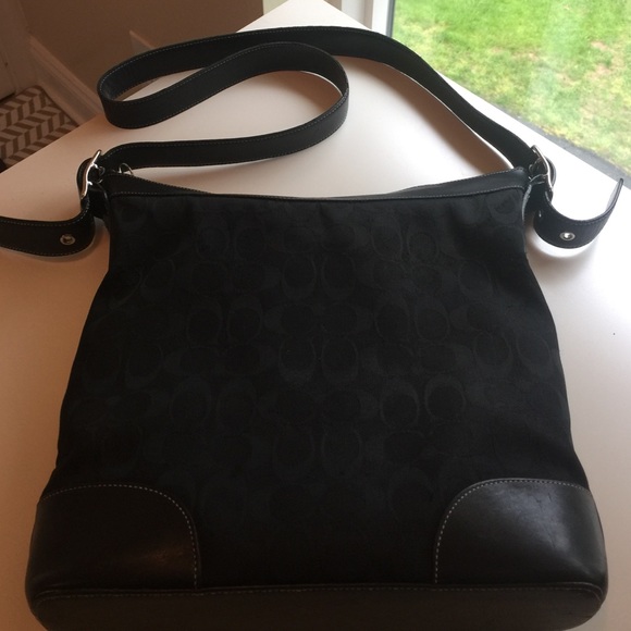 Coach black shoulder bag no F3K-6646