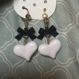 ❤️🎀Betsy Johnson heart and bow earrings🎀❤️