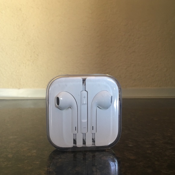 Earphones w/microphone...