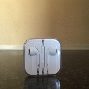 Earphones w/microphone...