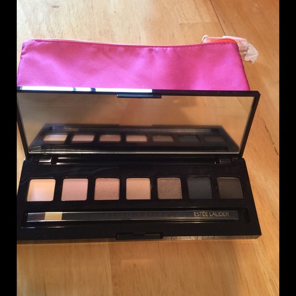 Estée Lauder eye shadow + bag