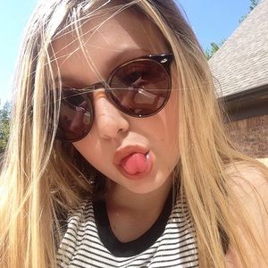 Meet your Posher, Em