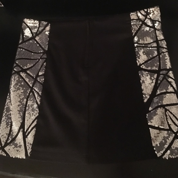 Skirt - Picture 2 of 3