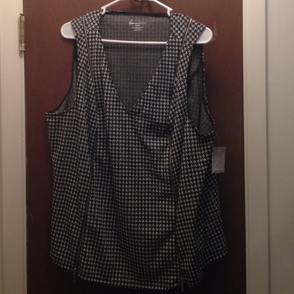 Houndstooth sleeveless shirt