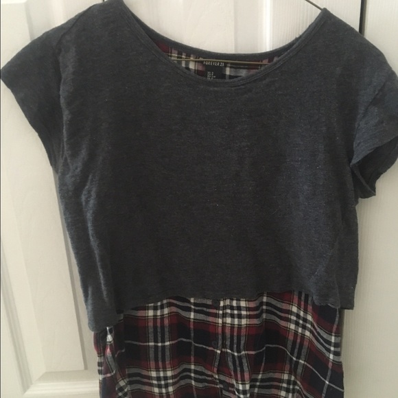 Short sleeve plaid crop top