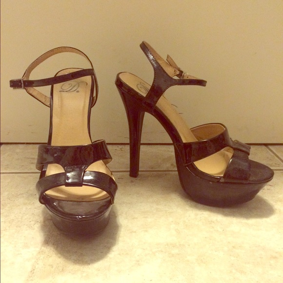 Black Pumps