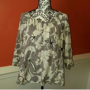 Hannah shirt size 1X 100% cotton. Elastic neck