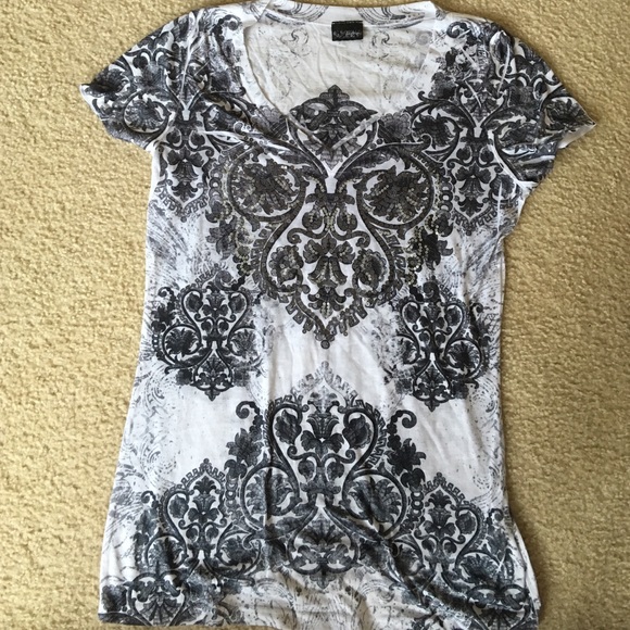 Daytrip v neck tee