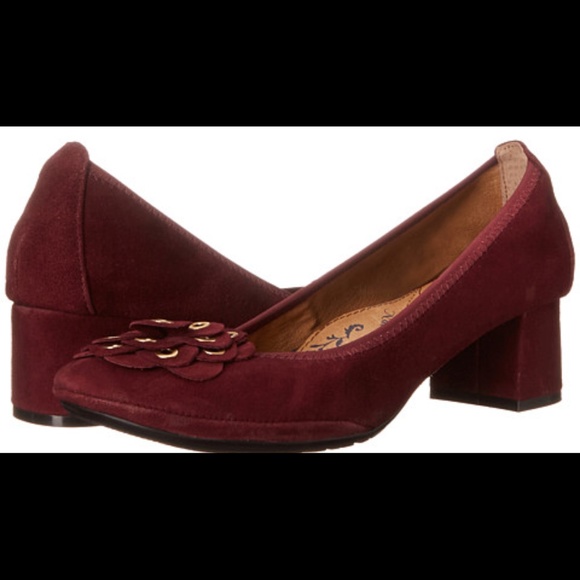 Sofft  Vantrice  pumps size 7. Suede burgundy.