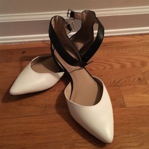 Arturo Chiang black and white flats