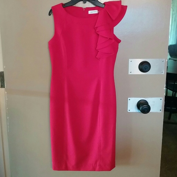 Red dress, with ruffle shoulder