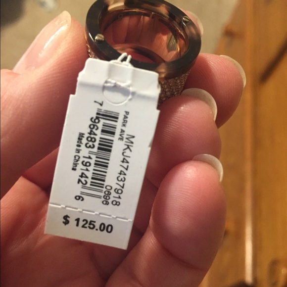 Michael Kors Pave Crystal Rose Gold Barrel ring - Picture 4 of 4