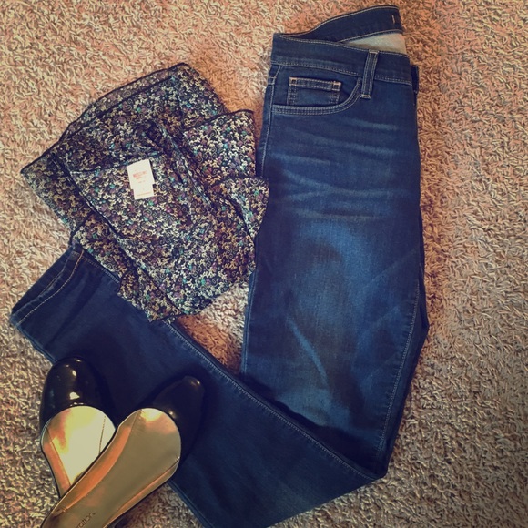 Flying Monkey medium wash skinny jean.