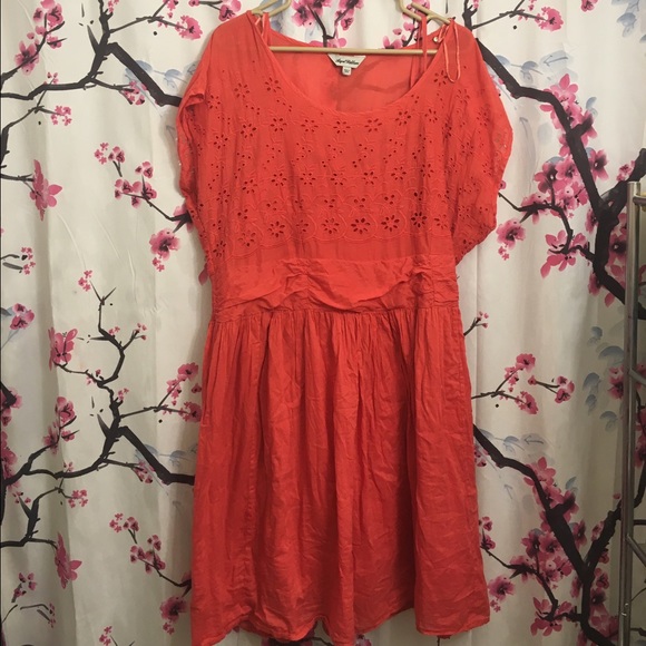 Coral dress perfect for spring. - Picture 3 of 4