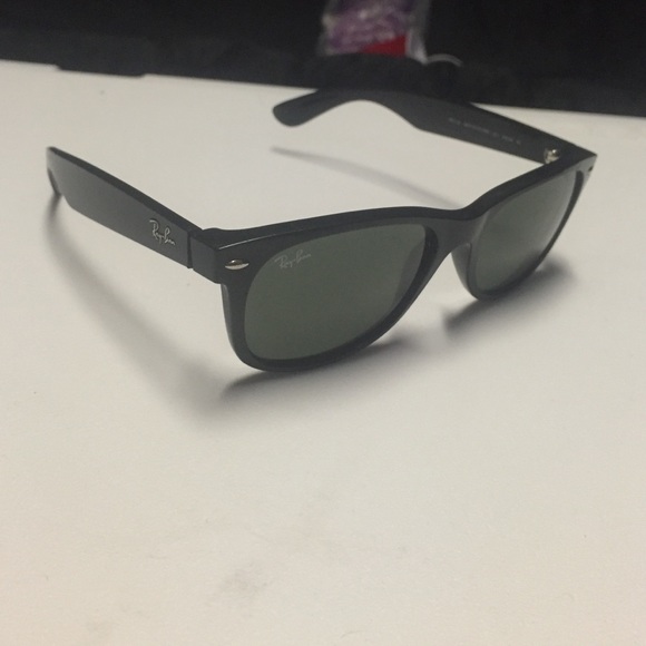 Ray-Ban Wayfarer - Picture 1 of 3