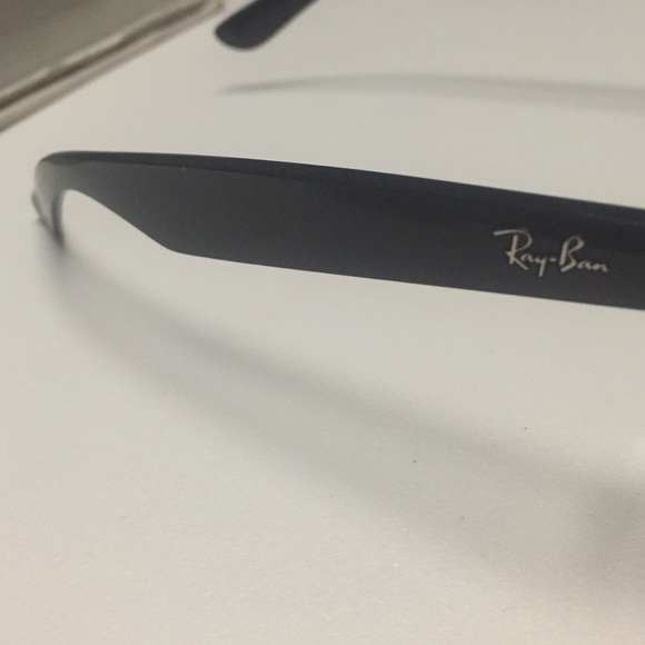 Ray-Ban Wayfarer - Picture 3 of 3