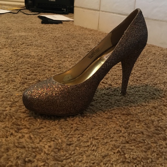 Steve Madden sparkly pumps
