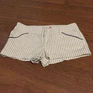 Guess shorts size 28