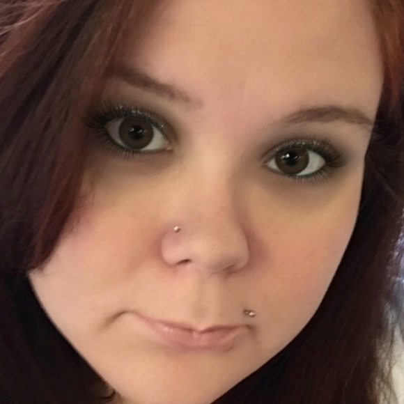 Meet your Posher, Nicole - Picture 1 of 1