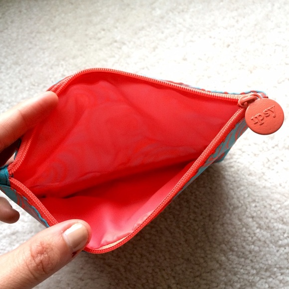 Rose patterned makeup/cosmetic bag - Picture 2 of 2