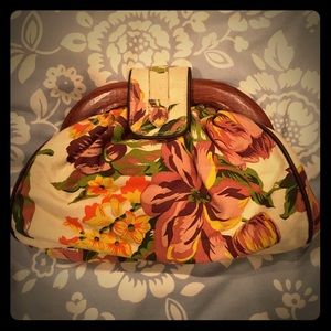 🌟EUC🌟: Tropical Floral Clutch w Wood Trim.