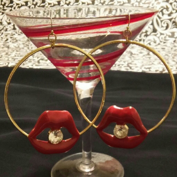 Sexy kiss me earrings