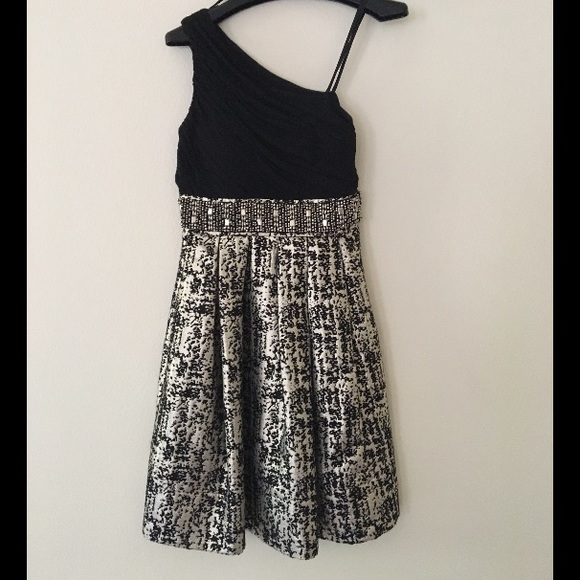 Eliza J cocktail dress- colors black, gold