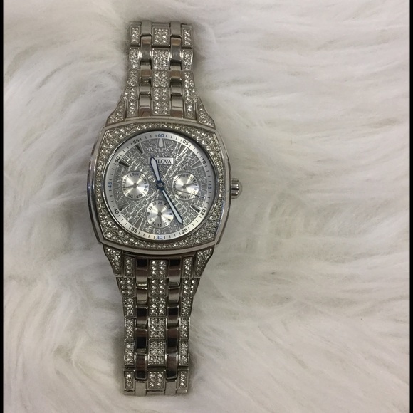 Bulova Mens or woman's watch - Picture 2 of 4