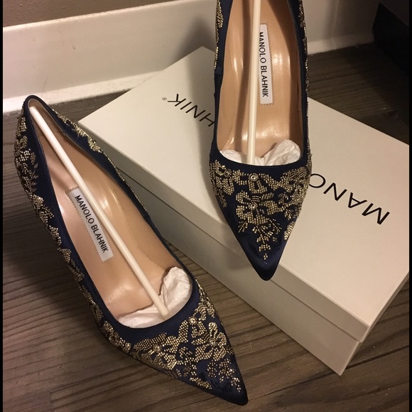 Manolo Blahnik navy satin embellished heels 37.5 - Picture 3 of 4