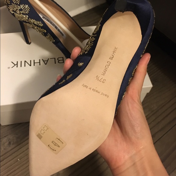 Manolo Blahnik navy satin embellished heels 37.5 - Picture 4 of 4