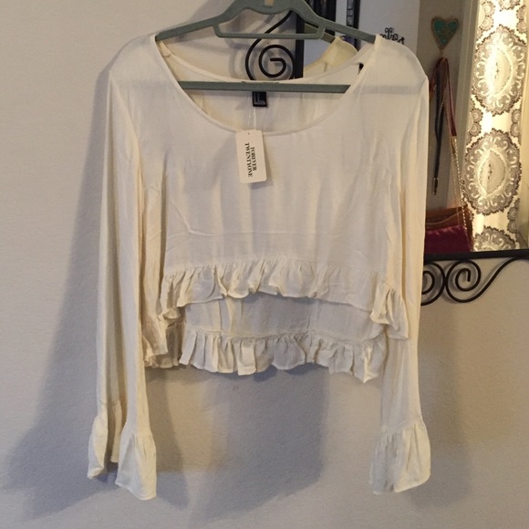 NWT Bell sleeve crop top