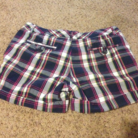 🔶 plaid shorts 🔶 - Picture 2 of 3