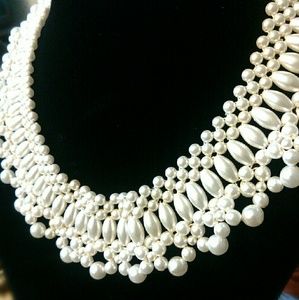 Beautiful Vintage Faux Pearl Choker Necklace