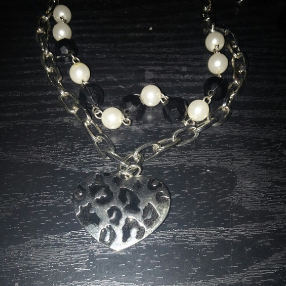 Guess bracelet and necklace - Picture 2 of 3