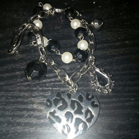 Guess bracelet and necklace - Picture 3 of 3