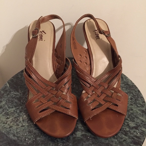 Brown Criss Cross Design Heels