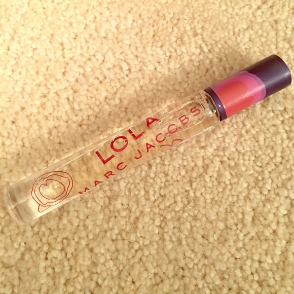 lola marc jacobs smells like