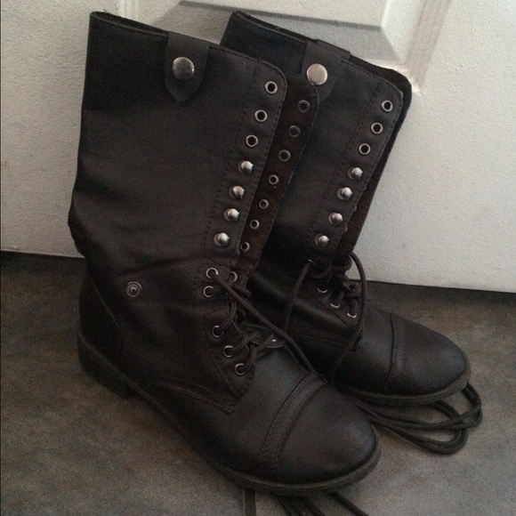 Combat boots