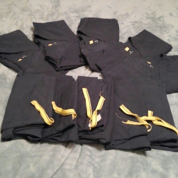 *BUNDLE* 4-sets wonder wink UNISEX scrubs