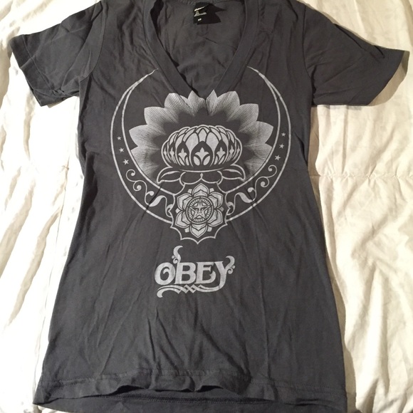 Obey t shirt