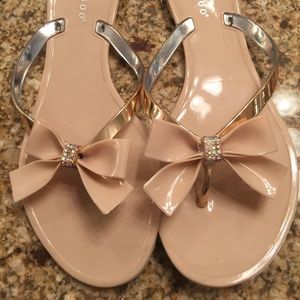 Adorable! 💕 Tan Sandal with cute bow