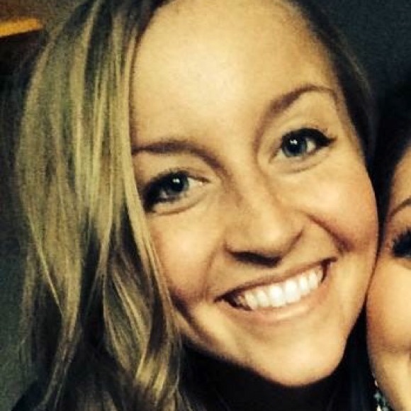 Meet your Posher, Jennifer - Picture 2 of 2